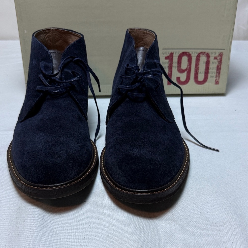 1901 Men's Dark Blue Suede Chukka Boots
